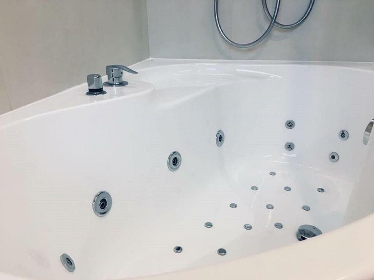 Nowoczesne Apartamenty W Centrum Krakowa Luaran gambar